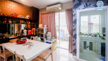 *****ทาวน์เฮ้าส์มือสอง ย่านลาดปลาเค้า ม.บ้านกลางเมืองเออบาร์เนียน เกษตร-นวมินทร์ เนื้อที่กว้าง 20 ตร.ว. ฟังก์ชัน 3 ห้องนอน 3 ห้องน้ำ ที่จอดรถ 1 คัน ภายในตกแต่งงสวย พร้อมเข้าอยู่ โครงการตั้งบนทำเลแห่งการเดินทาง ใกล้รถไฟฟ้าสายสีชมพู "ลาดปลาเค้า" และทางด่วน "รามอินทรา" จองเลย!